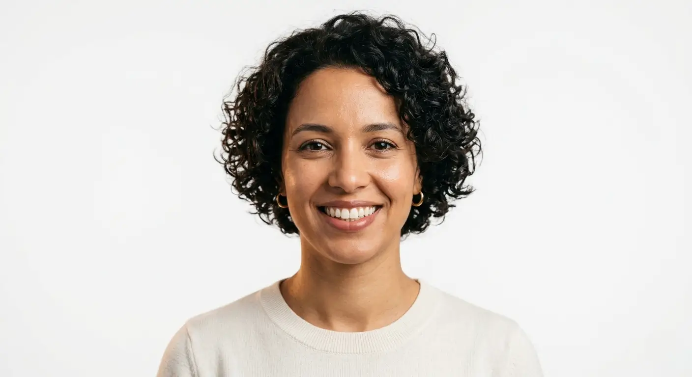 Patiente souriante au CENTRE DENTAIRE SMILES & BEYOND ( Dr. Baji Oussama ), Casablanca